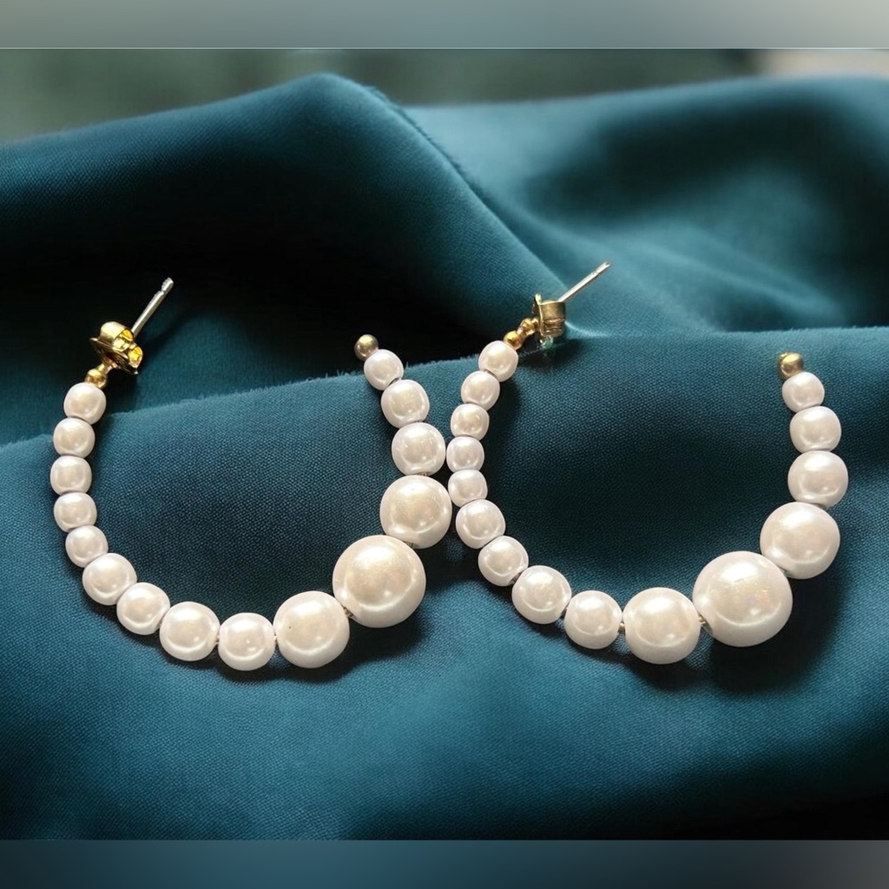 Graduated Faux Pearl Open Hoop Earrings Gold Tone C-Shape Chic Elegant